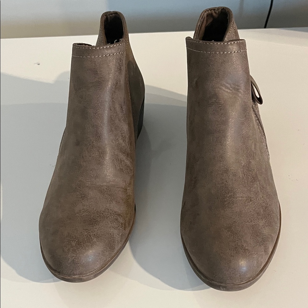 Arizona‎ Jean Company Brown Ankle Booties With Side Zipper Size 9.5